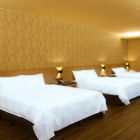Yu Chun Hotel Тайчжун Экстерьер фото