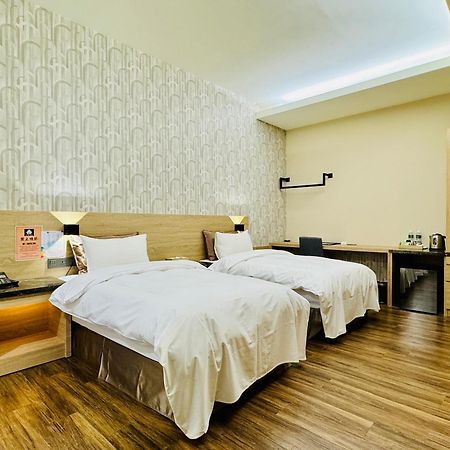 Yu Chun Hotel Тайчжун Экстерьер фото