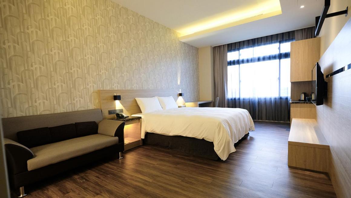 Yu Chun Hotel Тайчжун Экстерьер фото