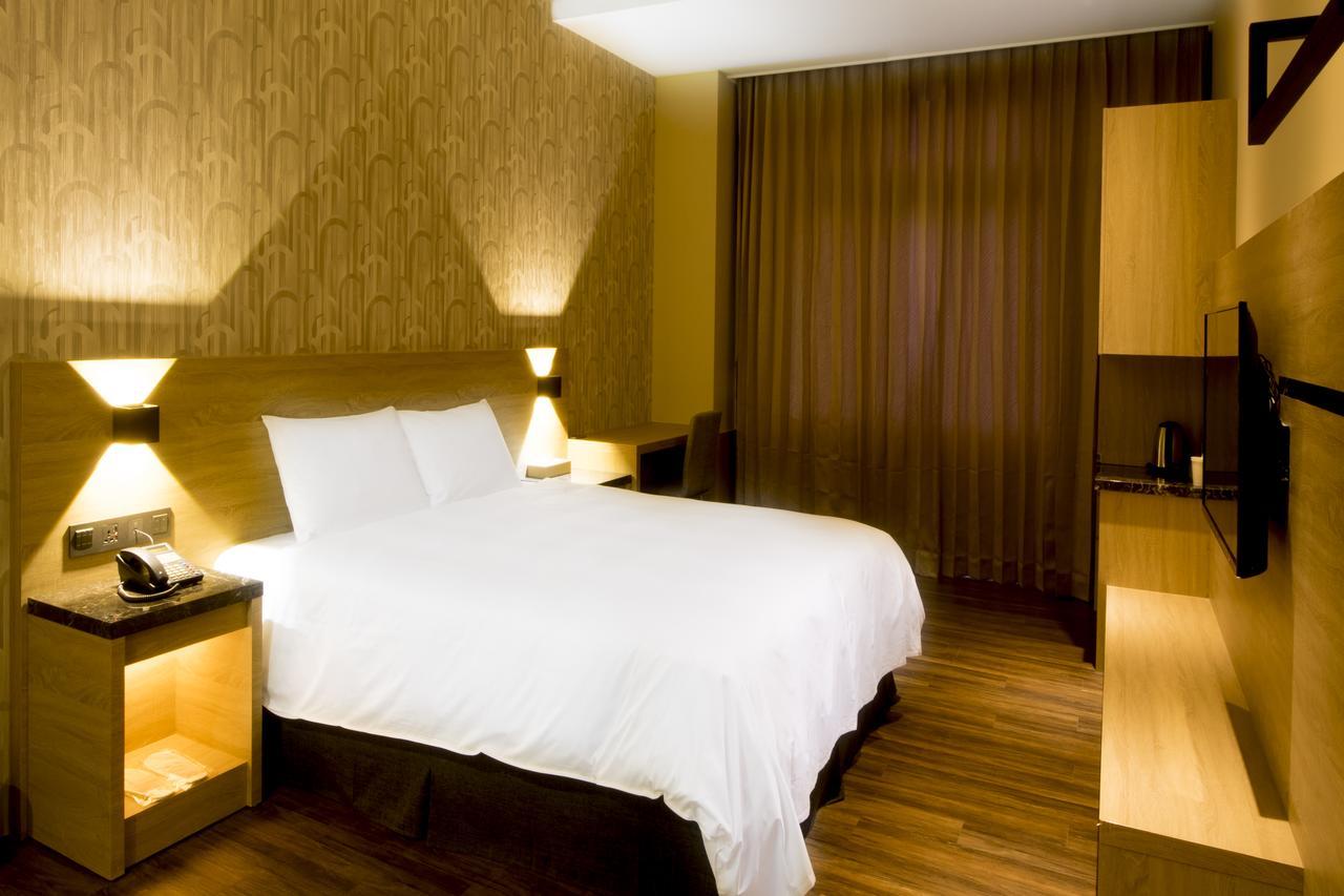 Yu Chun Hotel Тайчжун Экстерьер фото