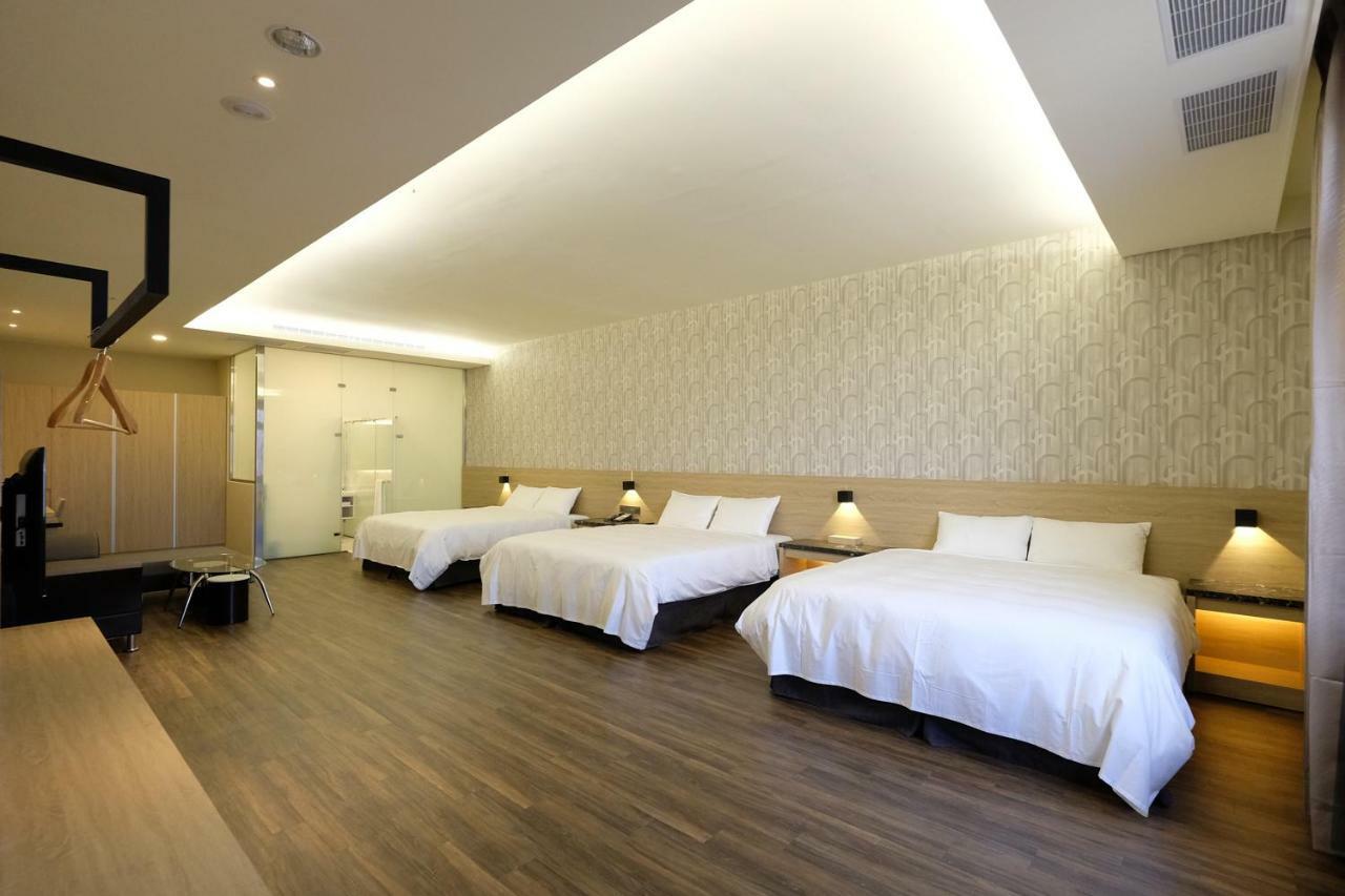 Yu Chun Hotel Тайчжун Экстерьер фото