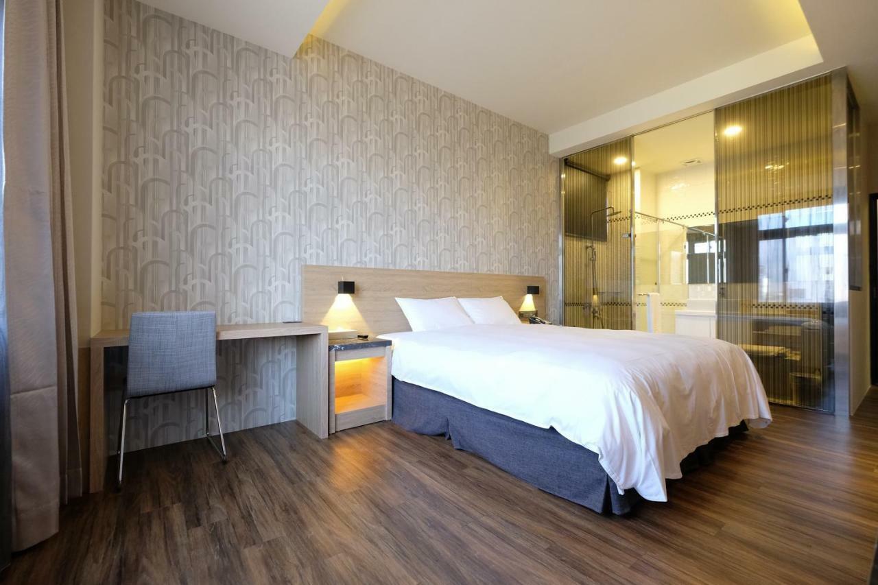 Yu Chun Hotel Тайчжун Экстерьер фото