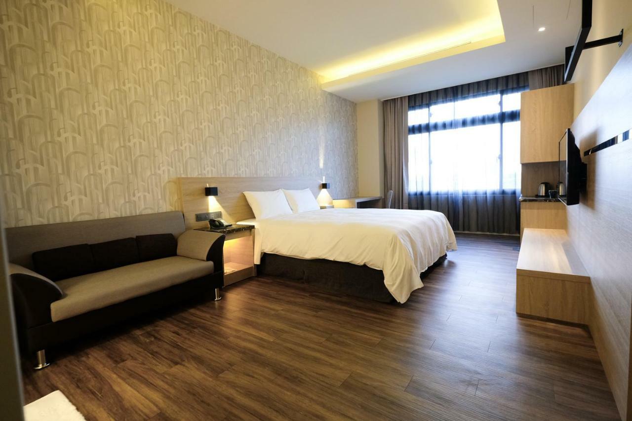 Yu Chun Hotel Тайчжун Экстерьер фото